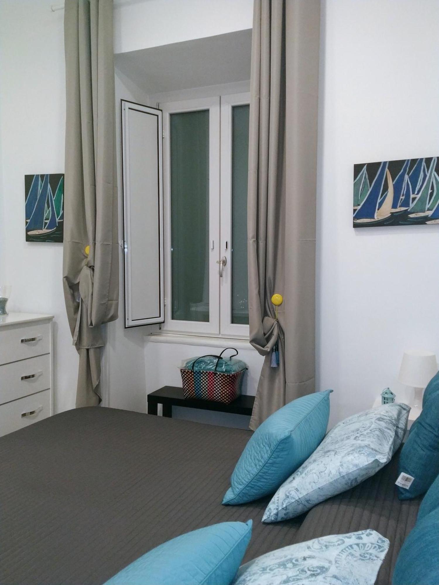 Margherita'S Apartment Salerno Luaran gambar