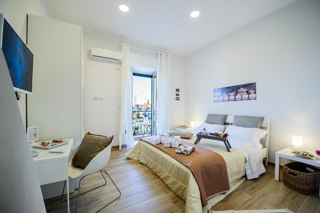 Margherita'S Apartment Salerno Luaran gambar