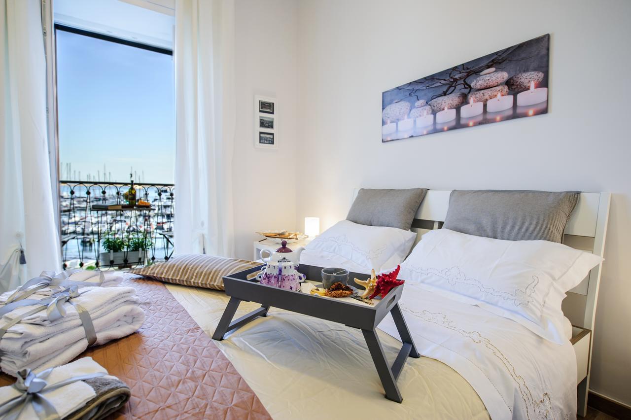 Margherita'S Apartment Salerno Luaran gambar