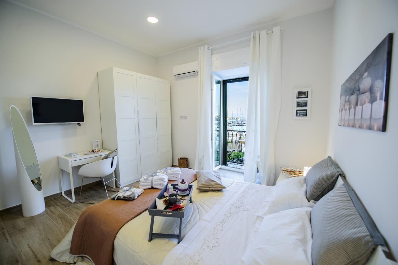 Margherita'S Apartment Salerno Luaran gambar