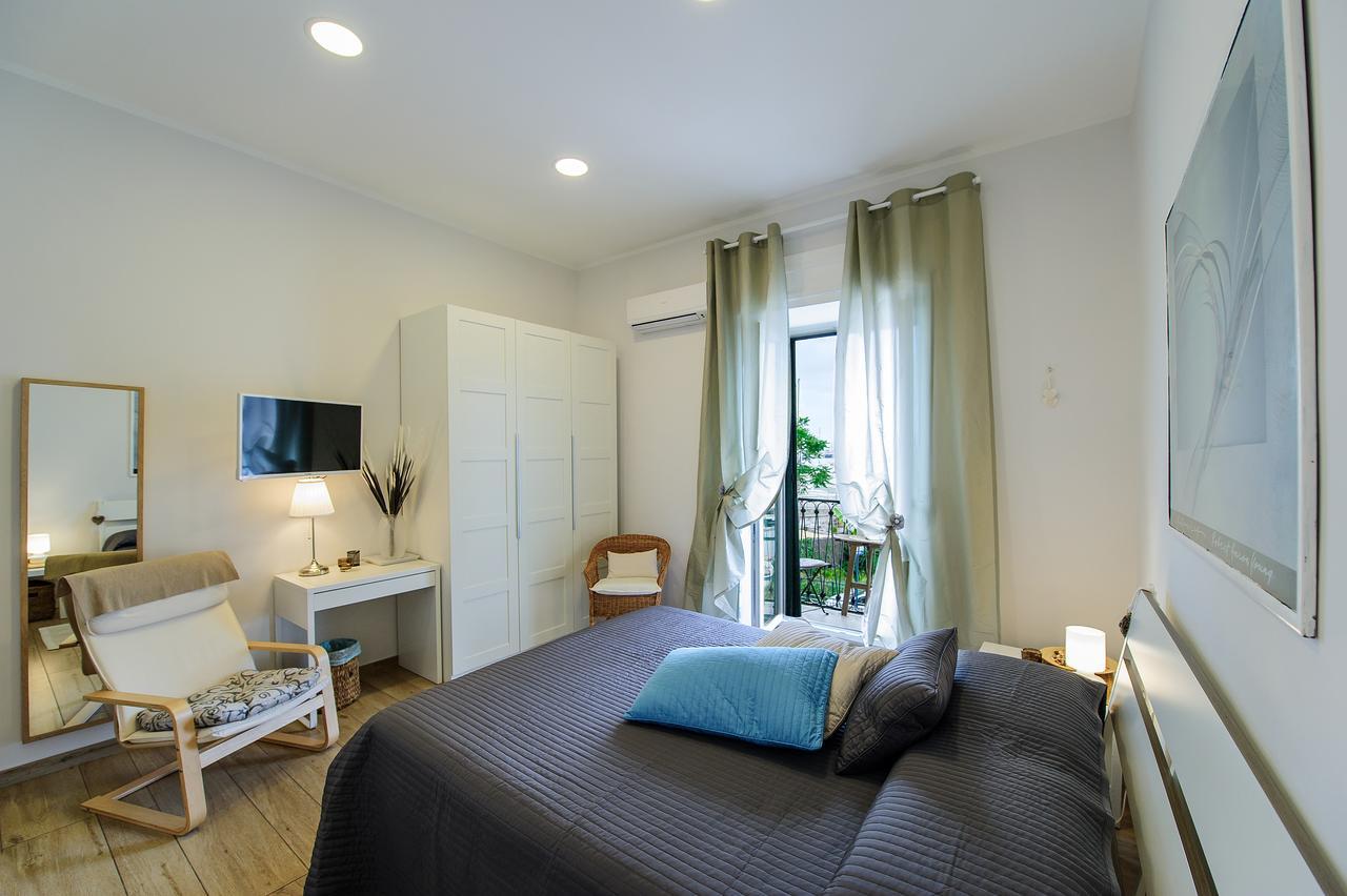 Margherita'S Apartment Salerno Luaran gambar