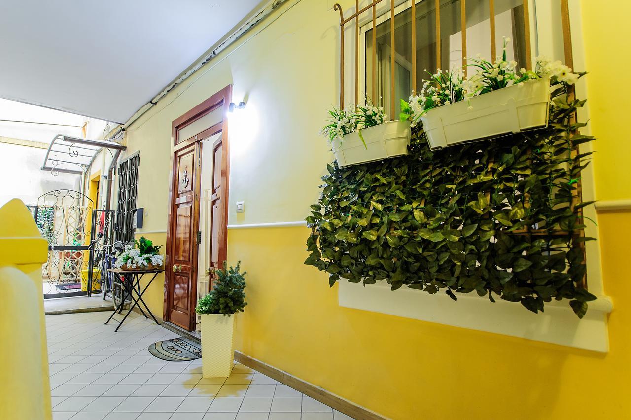 Margherita'S Apartment Salerno Luaran gambar