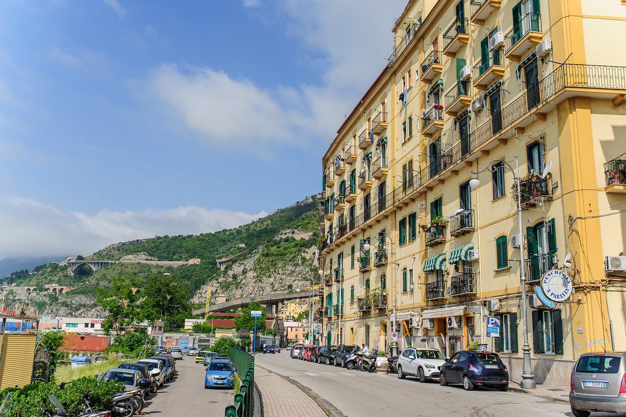Margherita'S Apartment Salerno Luaran gambar